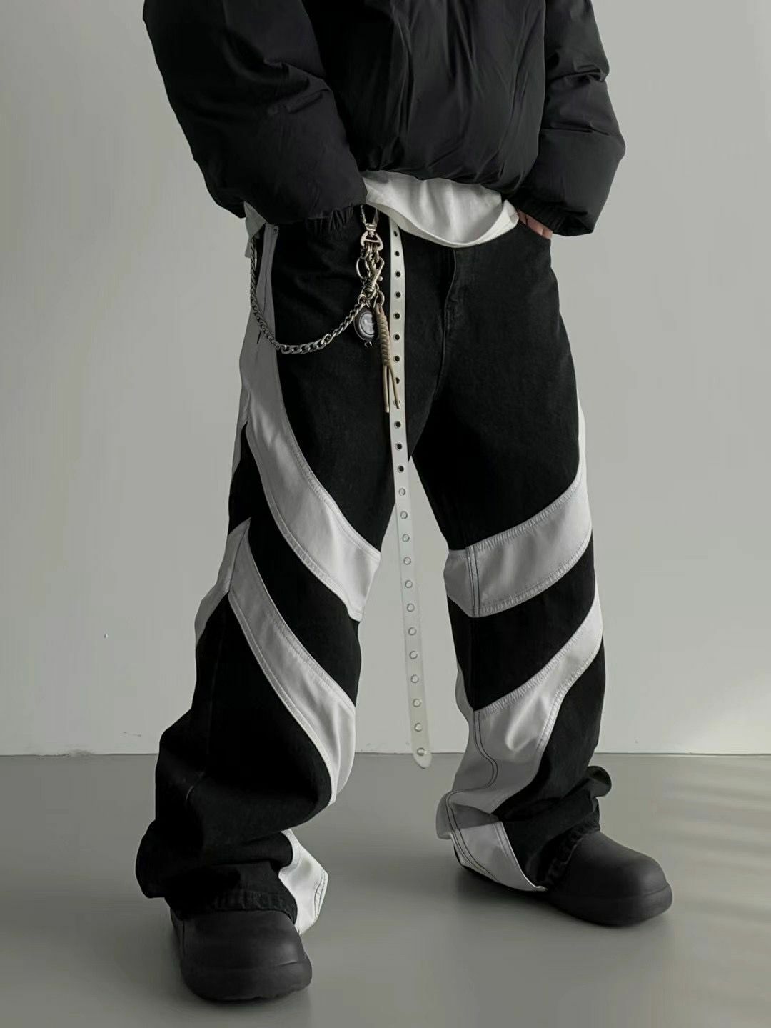 仿舊拼皮鬆身牛仔褲 LIL-016J