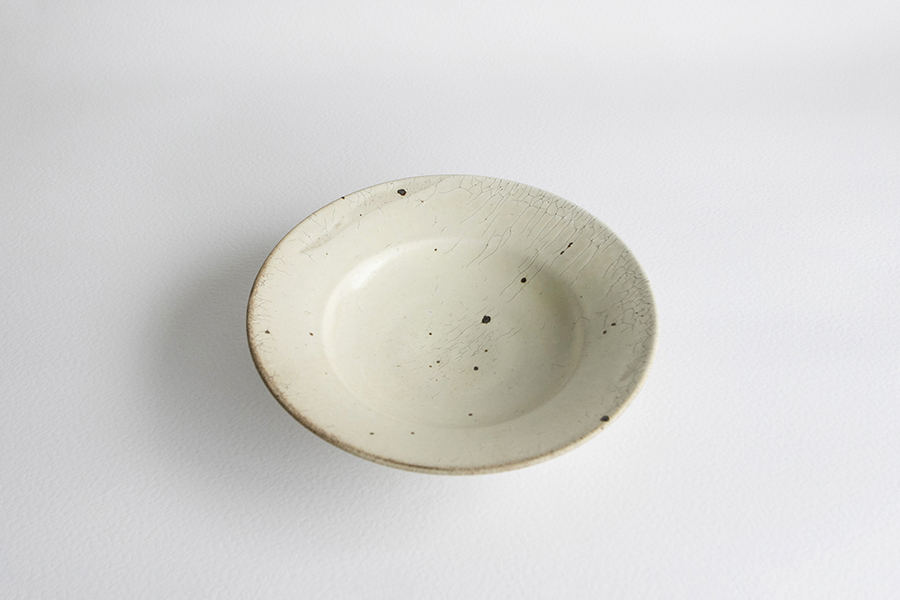 祥見知生選品-下村淳-粉引金紅石釉8寸邊皿(寬緣)