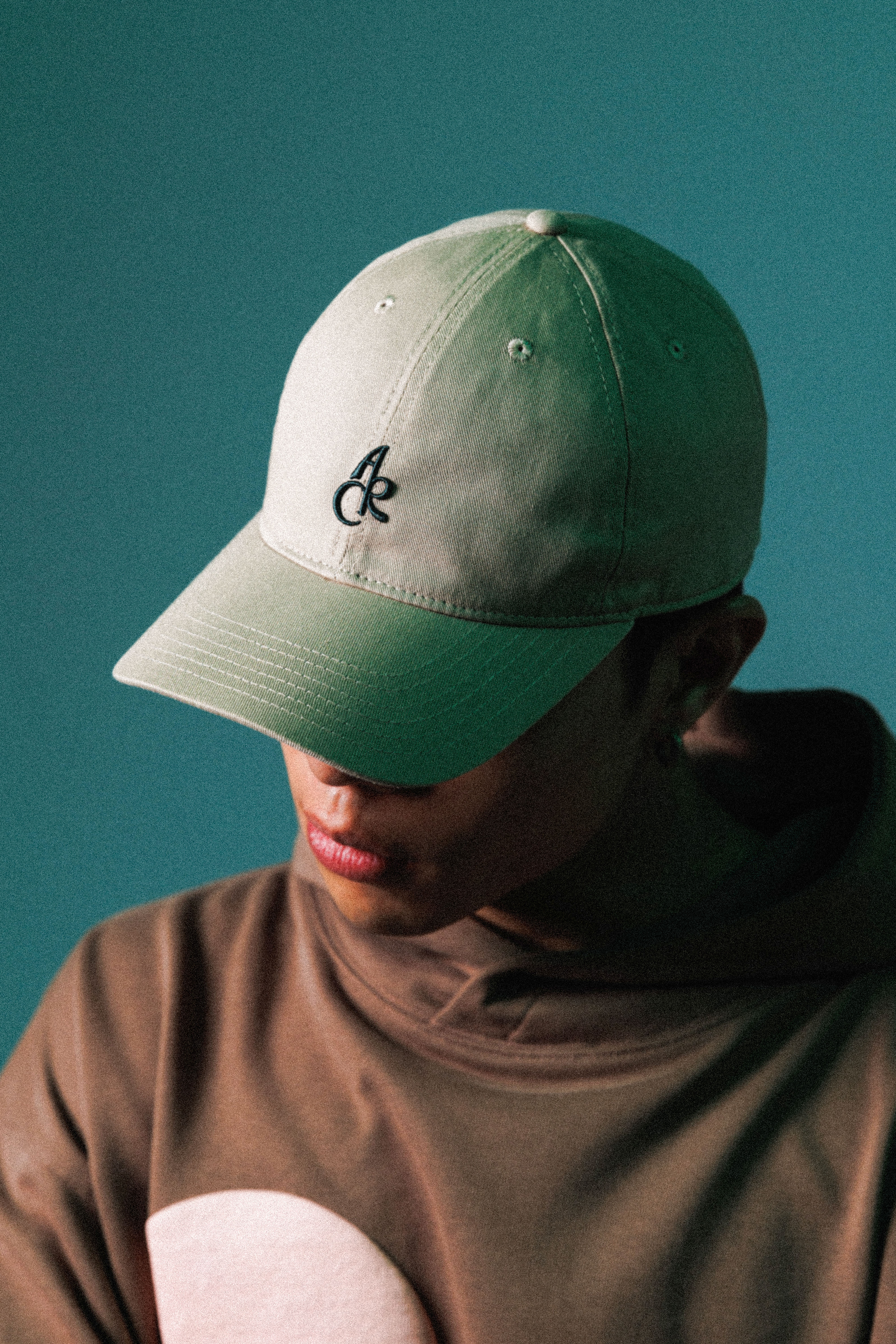 BADGE CAP - KHAKI