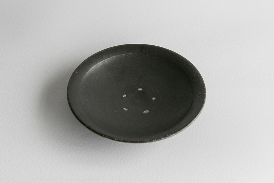 祥見知生選品-下村淳-黑青釉7寸皿