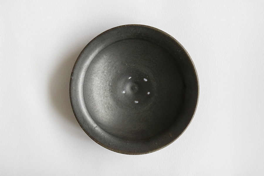 祥見知生選品-下村淳-黑青釉８寸邊皿