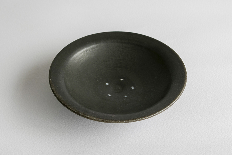 祥見知生選品-下村淳-黑青釉８寸邊皿