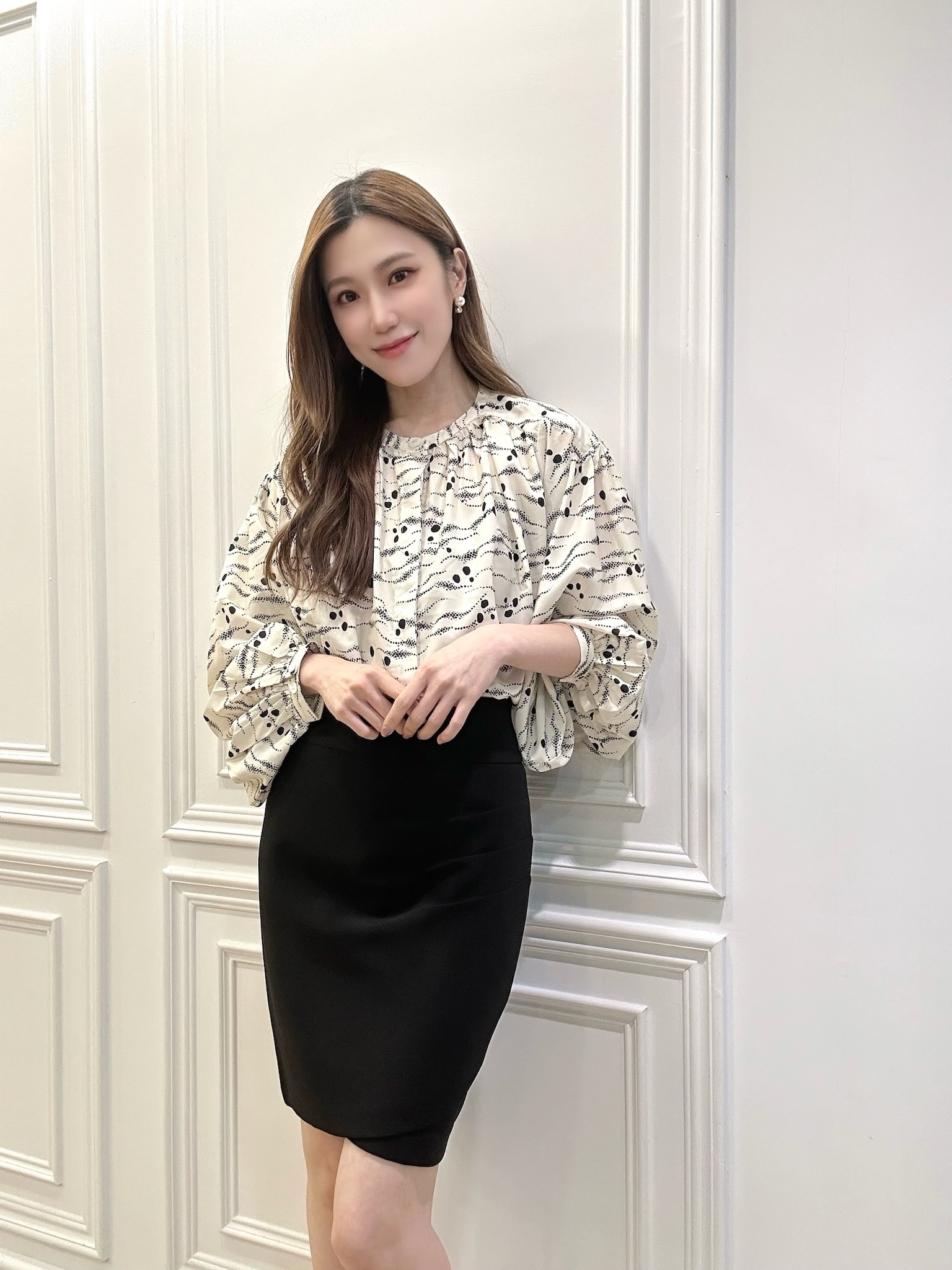 點點領間打褶上衣