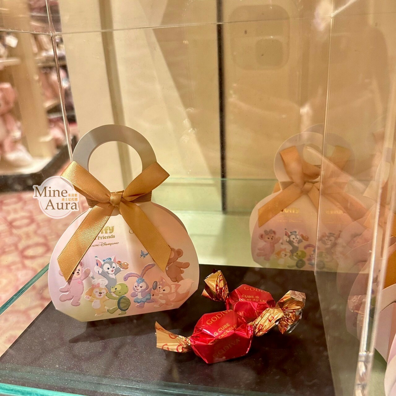 達菲 Duffy 與好友們 x GODIVA 聯名 蝴蝶結緞帶造型 手提包裝 松露巧克力 2入 -香港迪士尼樂園