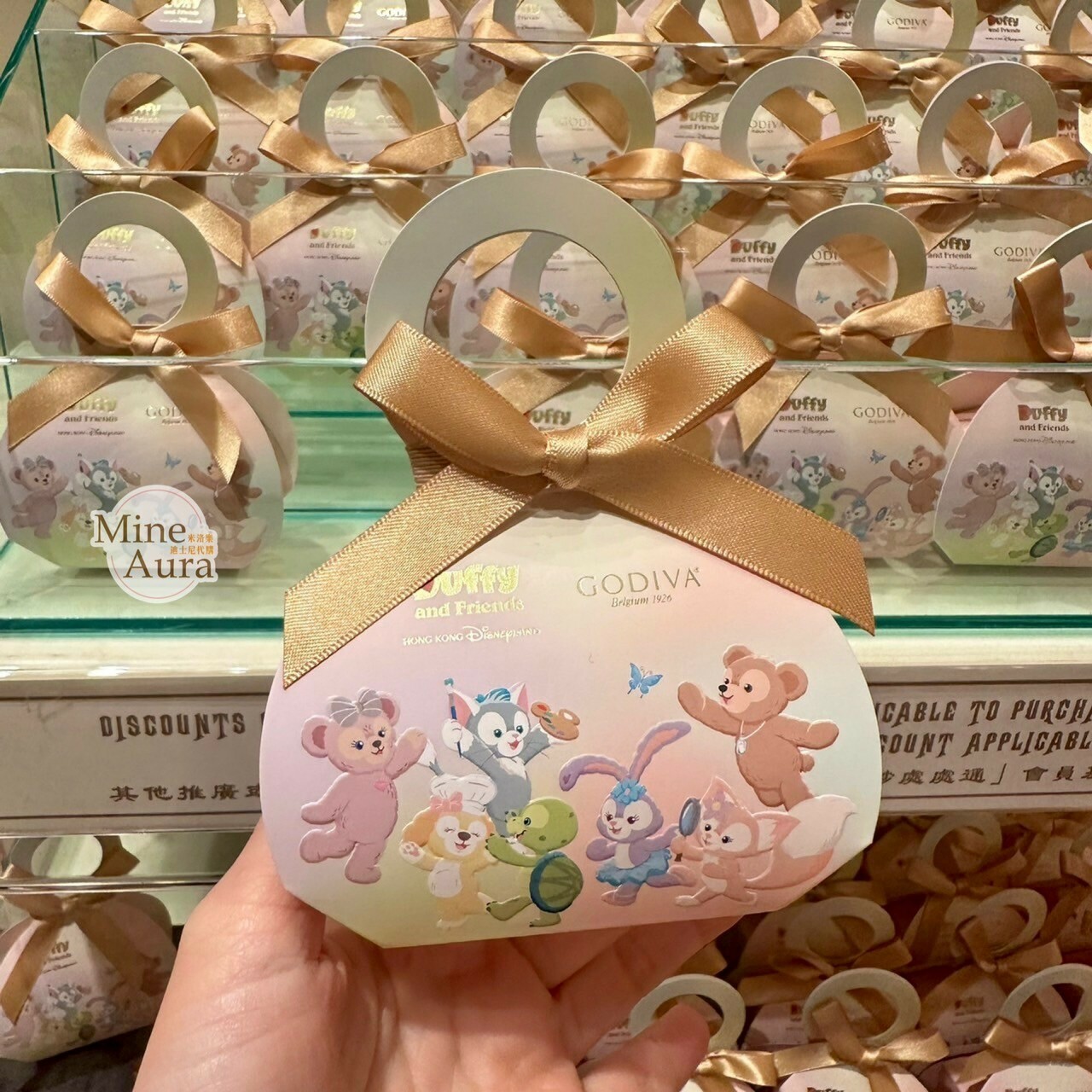 達菲 Duffy 與好友們 x GODIVA 聯名 蝴蝶結緞帶造型 手提包裝 松露巧克力 2入 -香港迪士尼樂園