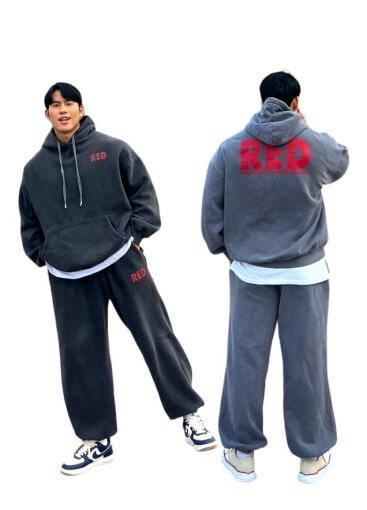 紅色復古印花着色拉絨連帽T恤