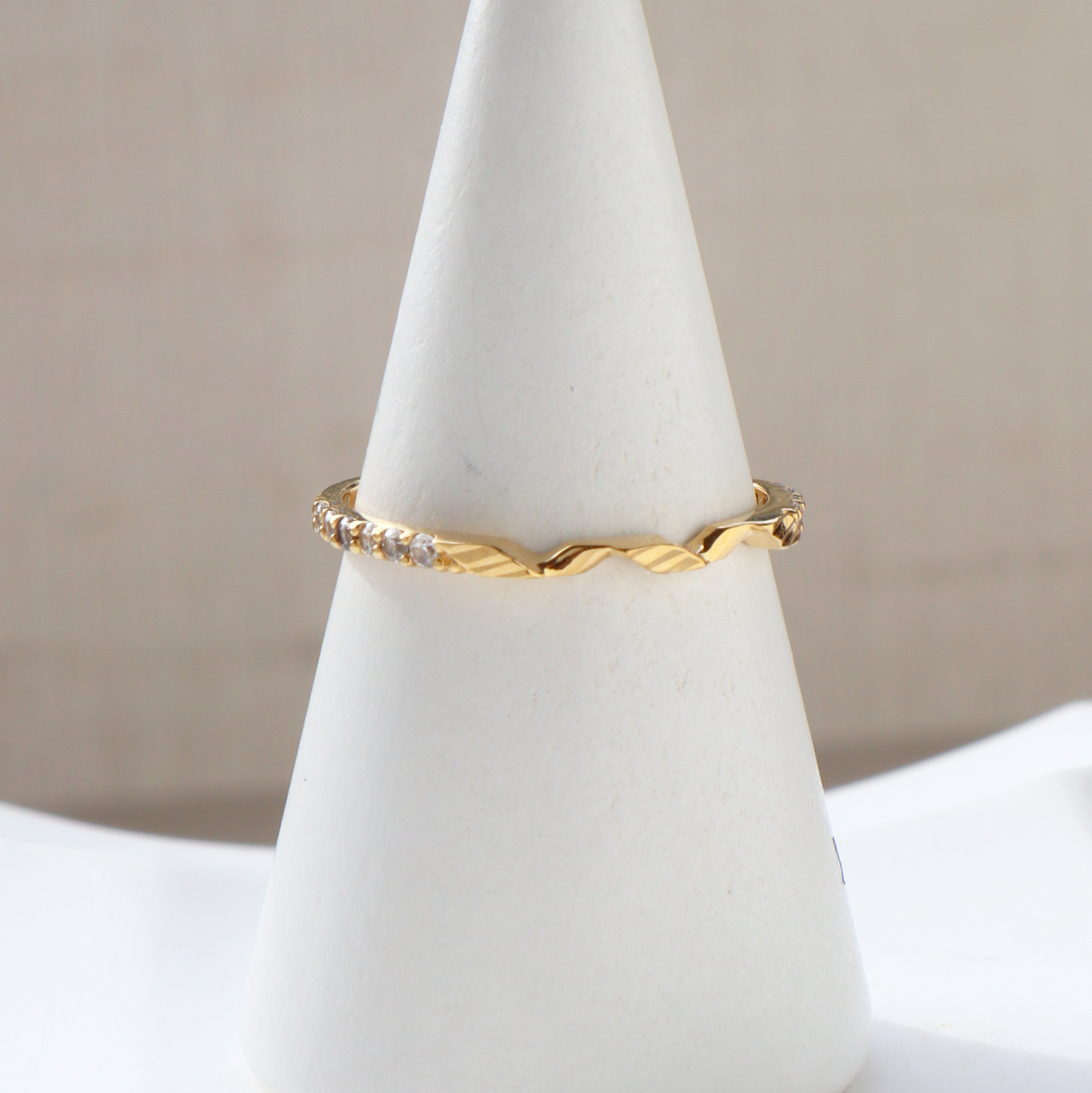 10K/扭紋波浪戒指