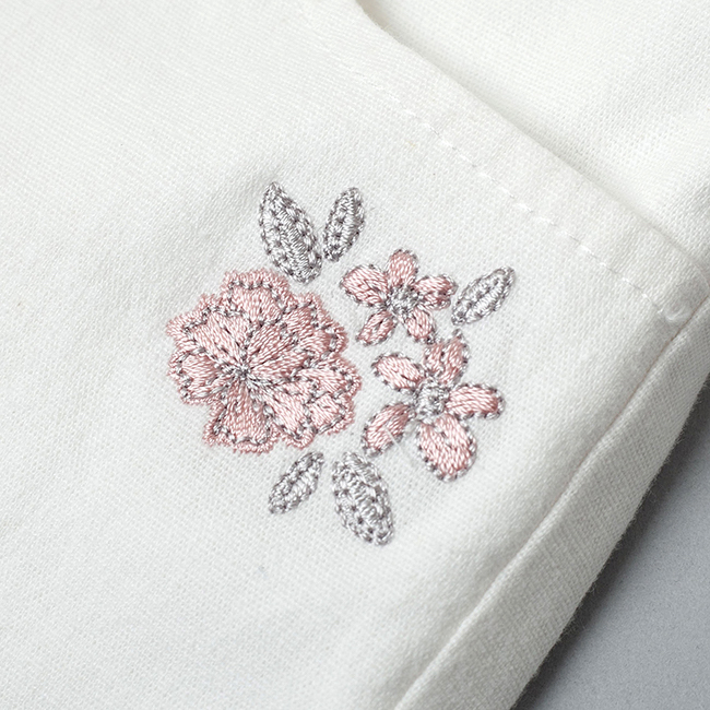 俏麗4分短褲 白