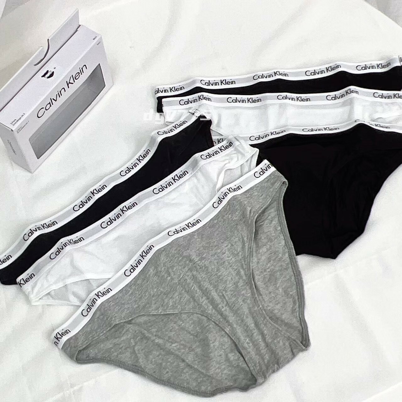 #現貨  Calvin Klein Jennie代言 CK 小辣妹 細邊三角內褲 QD3588