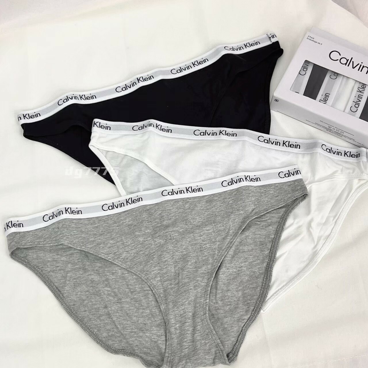 #現貨  Calvin Klein Jennie代言 CK 小辣妹 細邊三角內褲 QD3588