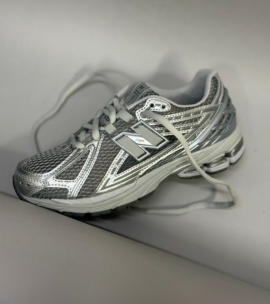 NEW BALANCE NB 1906 灰銀 深灰 銀色 金屬色 煙灰銀 Y2K 復古 男女 情侶  M1906REH