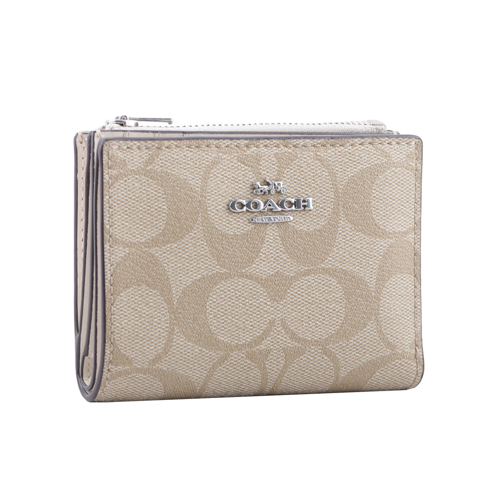 【COACH】銀字馬車Logo 塗層帆布暗釦二折短夾(淺卡其/白色) CM852 SIGHA