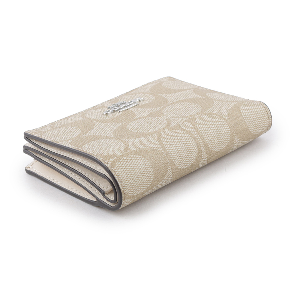 【COACH】銀字馬車Logo 塗層帆布暗釦二折短夾(淺卡其/白色) CM852 SIGHA