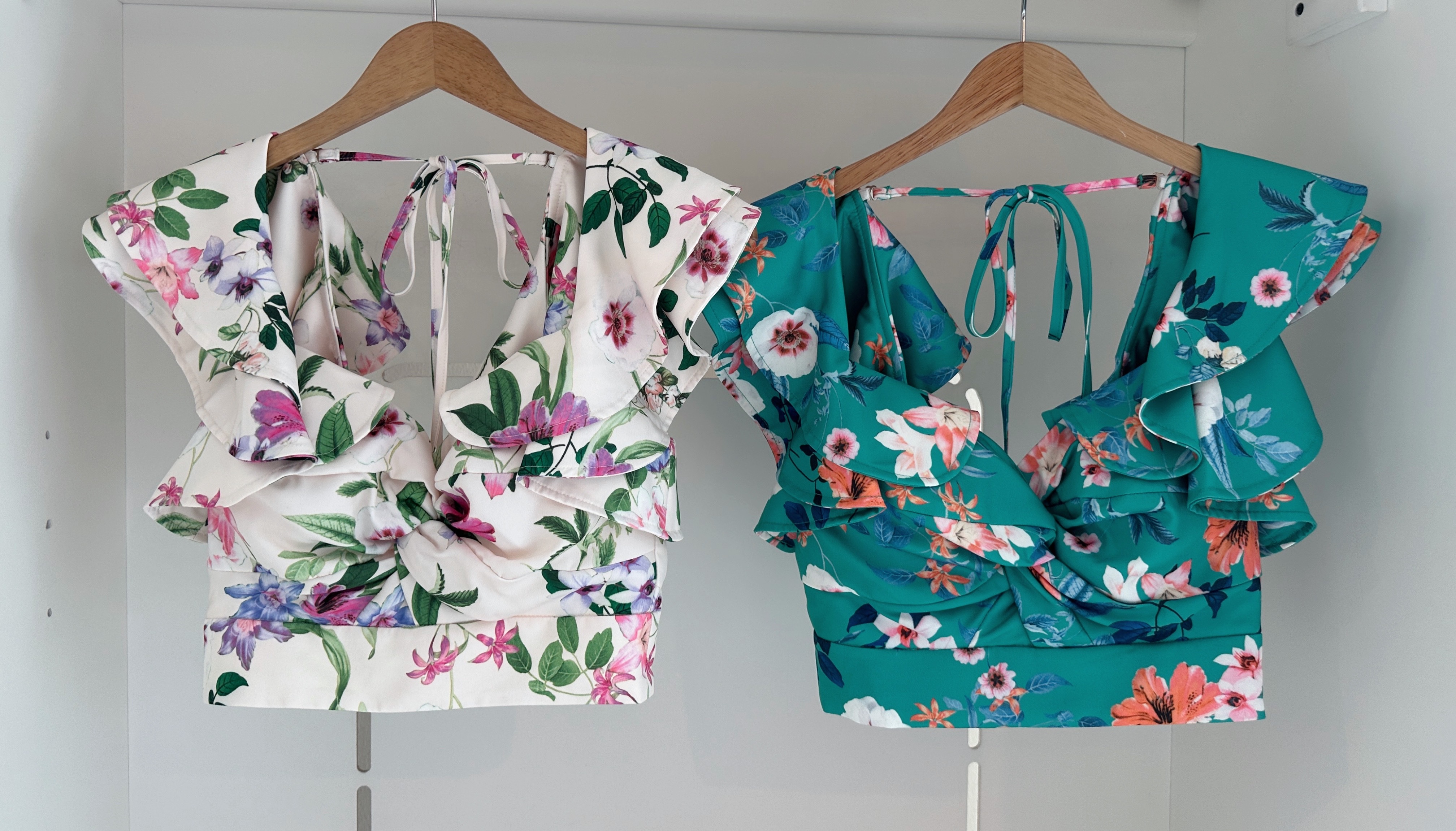 RUFFLED FLORAL CROP TOP