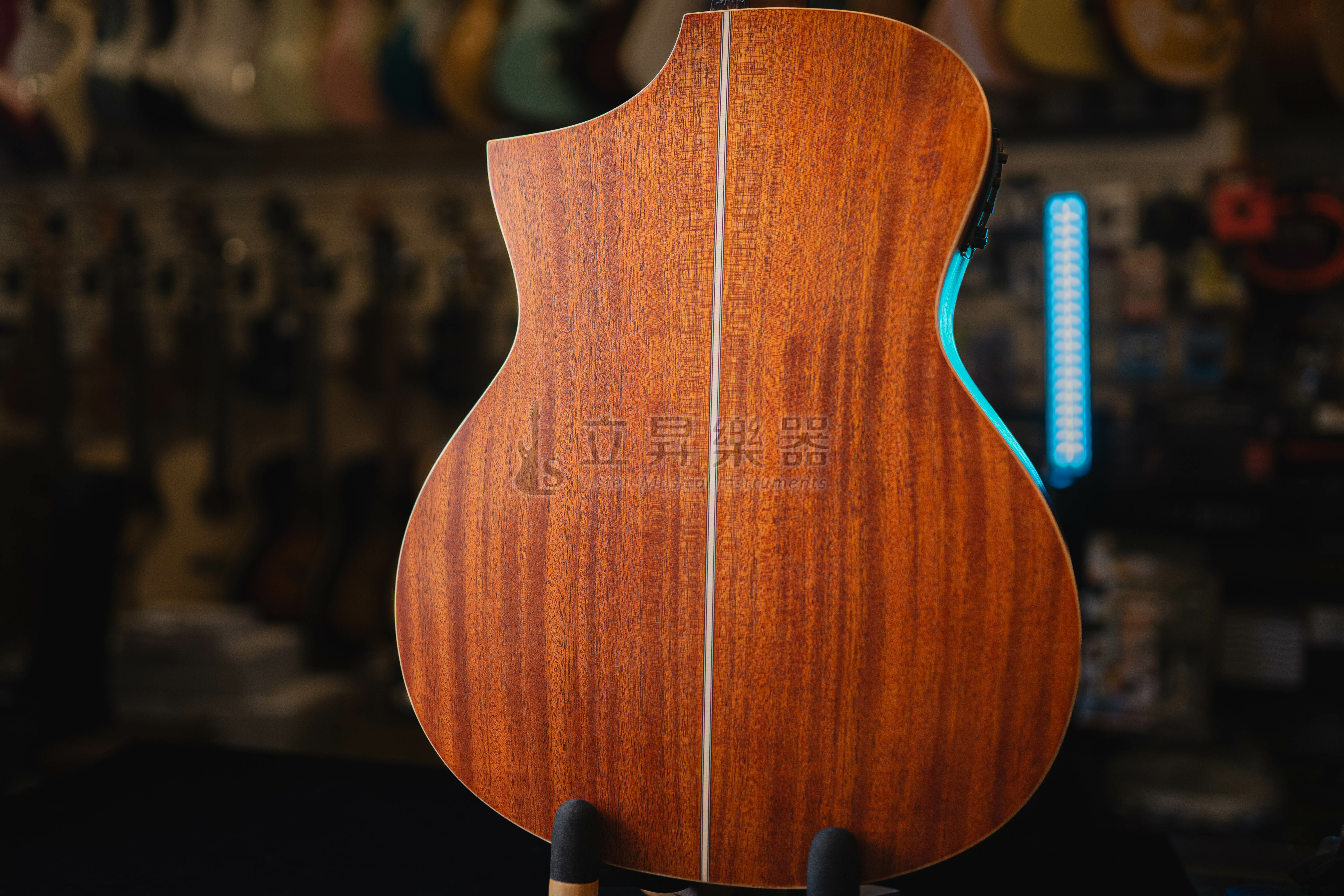 火山 Bromo BAT4CE 雲杉木面單 火山指板鑲嵌 阿馬拉烏木琴橋指板 Hillside Auditorium缺角 ToneFlow簍空音梁系統 第 5 張圖片｜三峽鼓 / 打擊