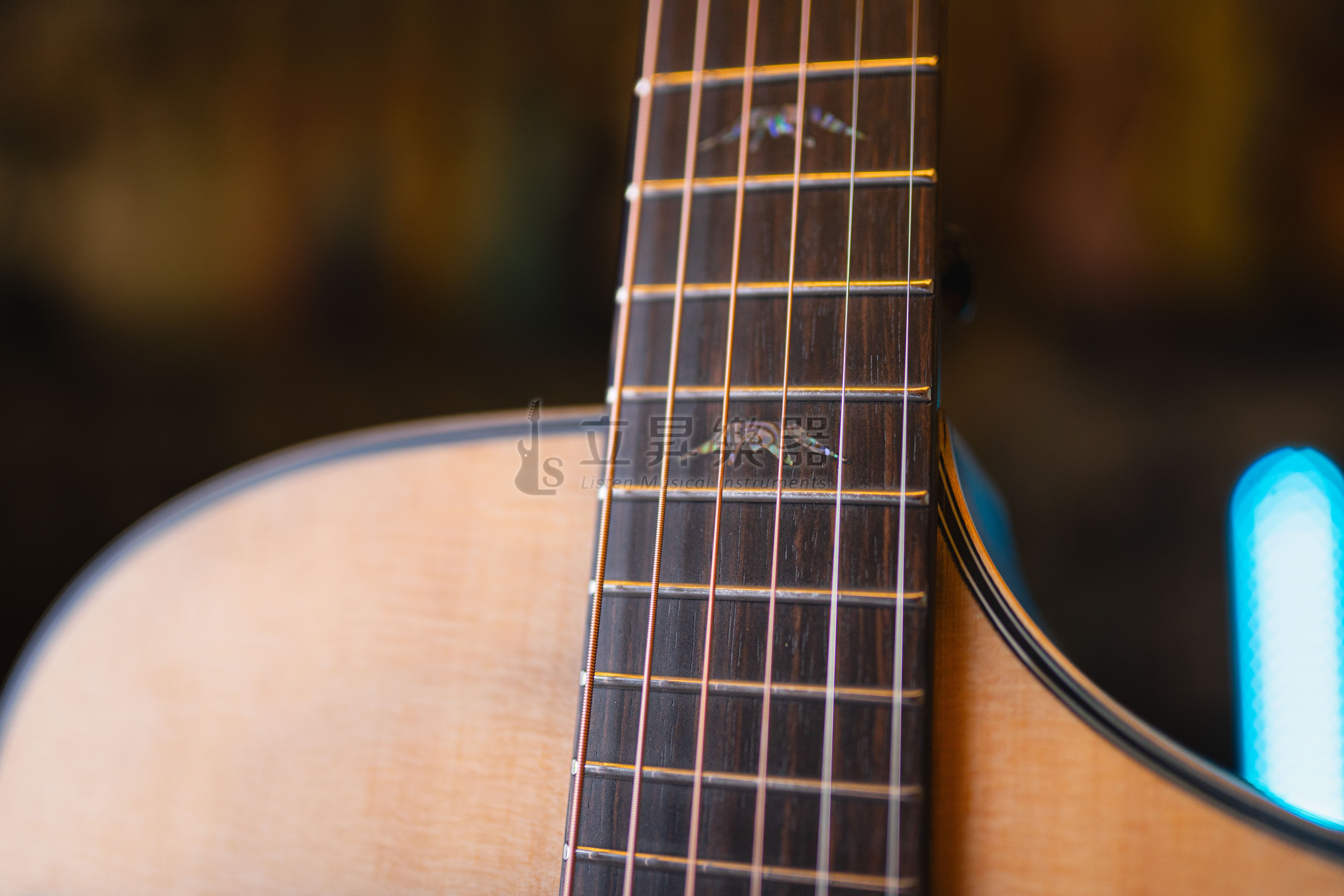 火山 Bromo BAT4CE 雲杉木面單 火山指板鑲嵌 阿馬拉烏木琴橋指板 Hillside Auditorium缺角 ToneFlow簍空音梁系統 第 3 張圖片｜三峽鼓 / 打擊