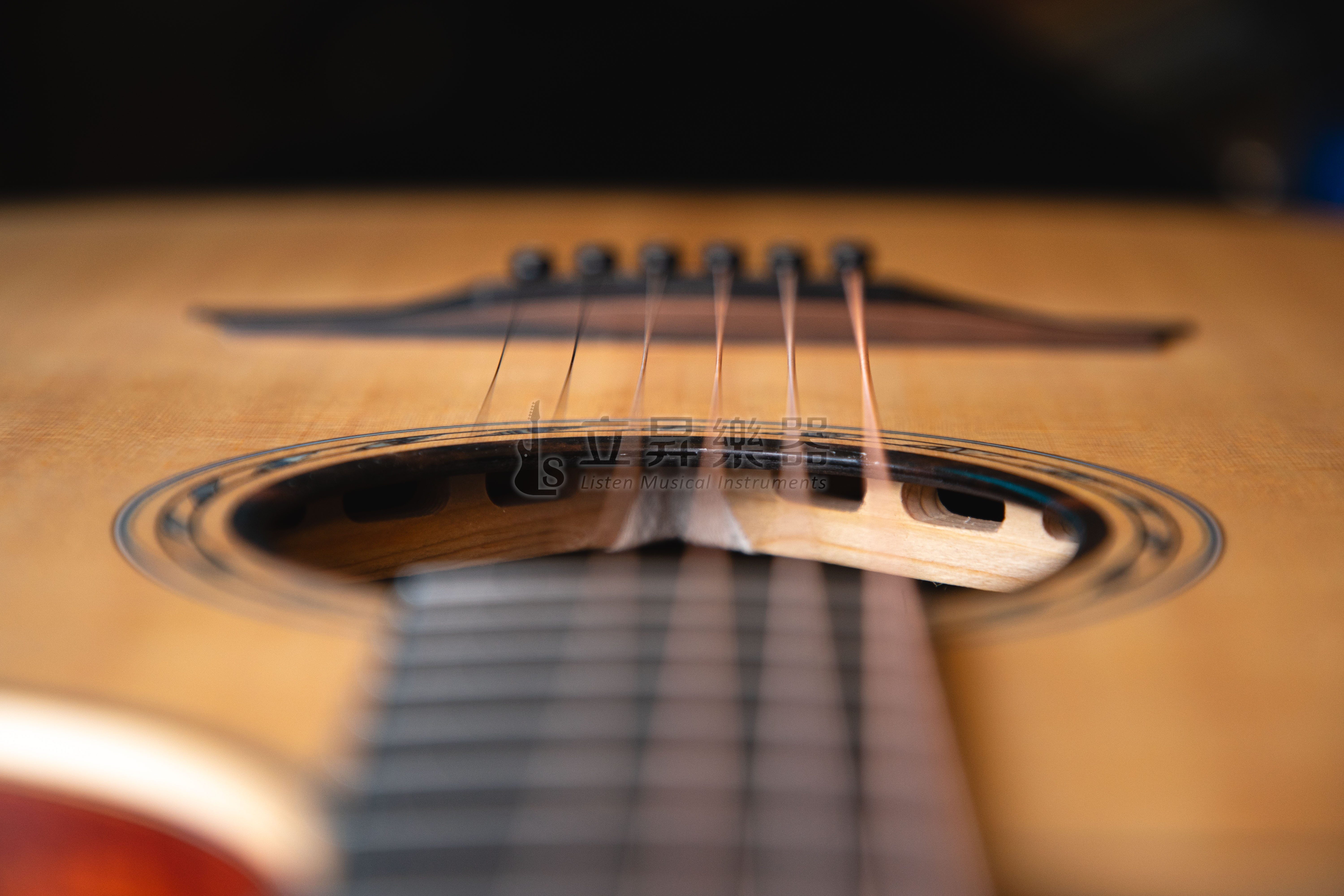 火山 Bromo BAT4CE 雲杉木面單 火山指板鑲嵌 阿馬拉烏木琴橋指板 Hillside Auditorium缺角 ToneFlow簍空音梁系統 第 6 張圖片｜三峽鼓 / 打擊