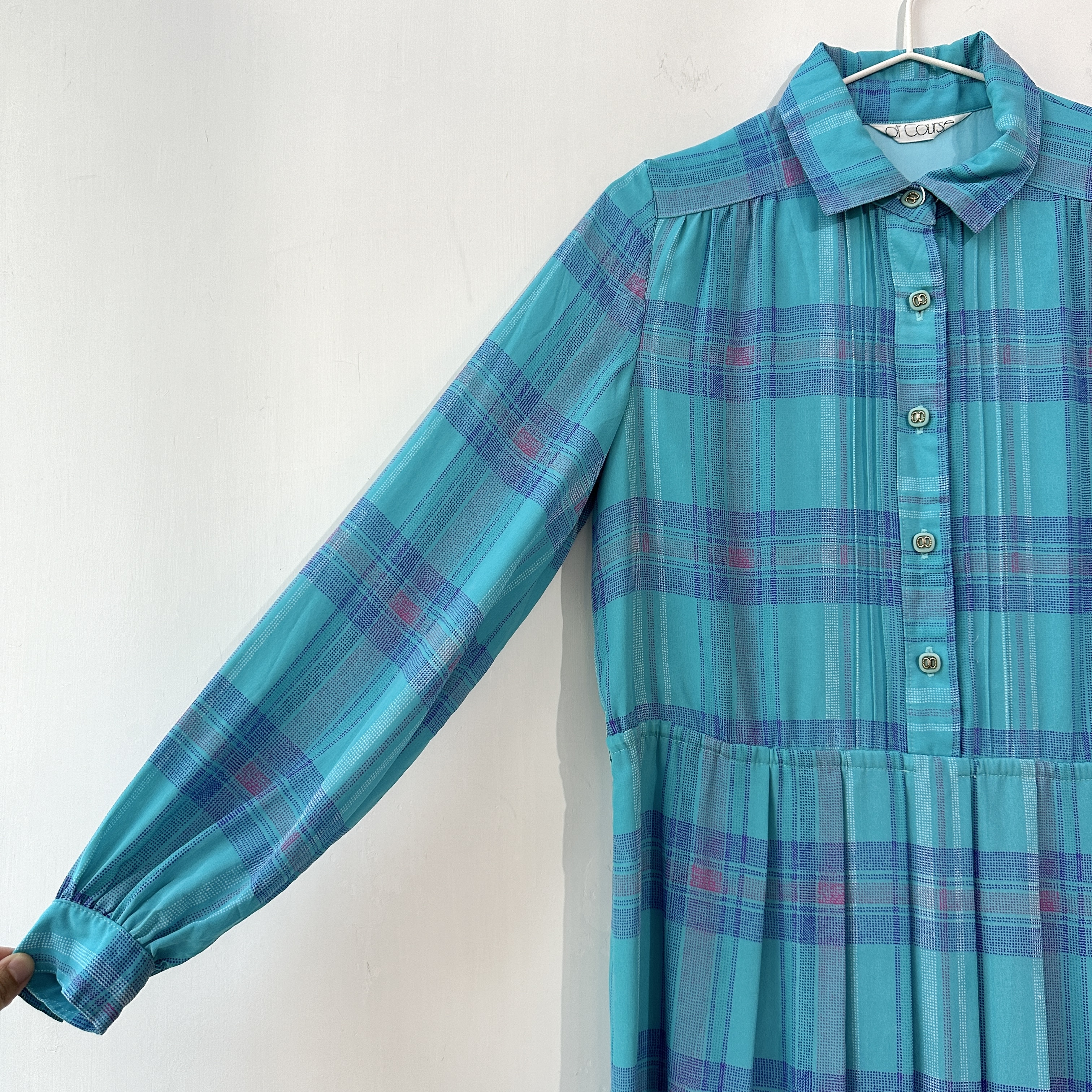 湖水藍色配粉紫格紋連身裙