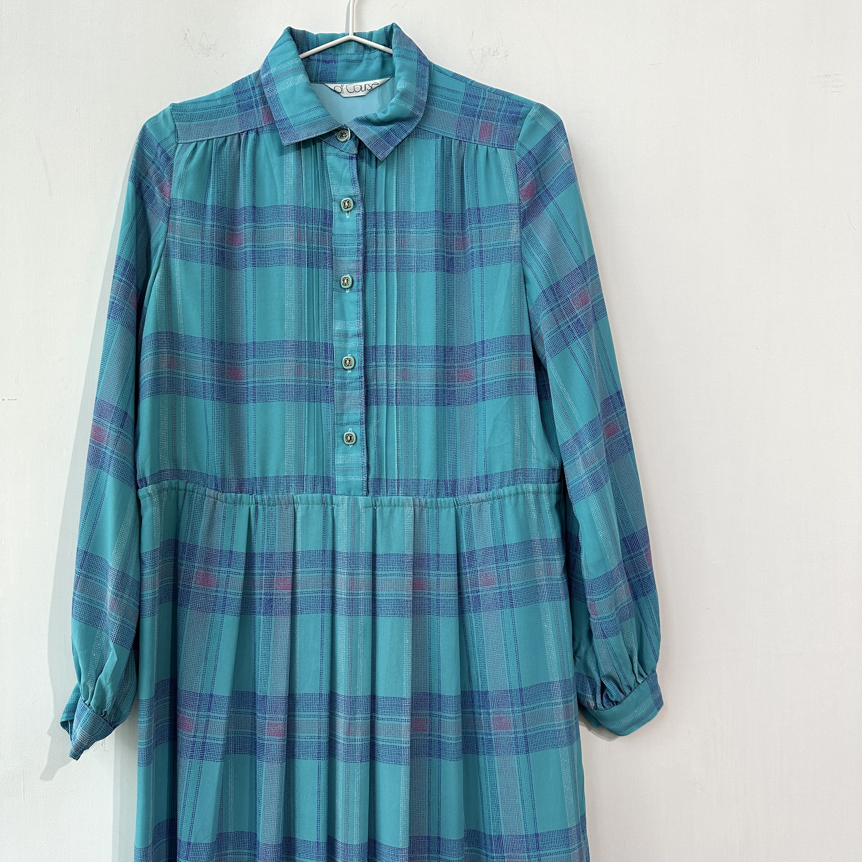 湖水藍色配粉紫格紋連身裙