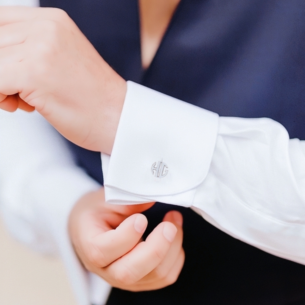 Monogram專屬字母標誌袖口鈕