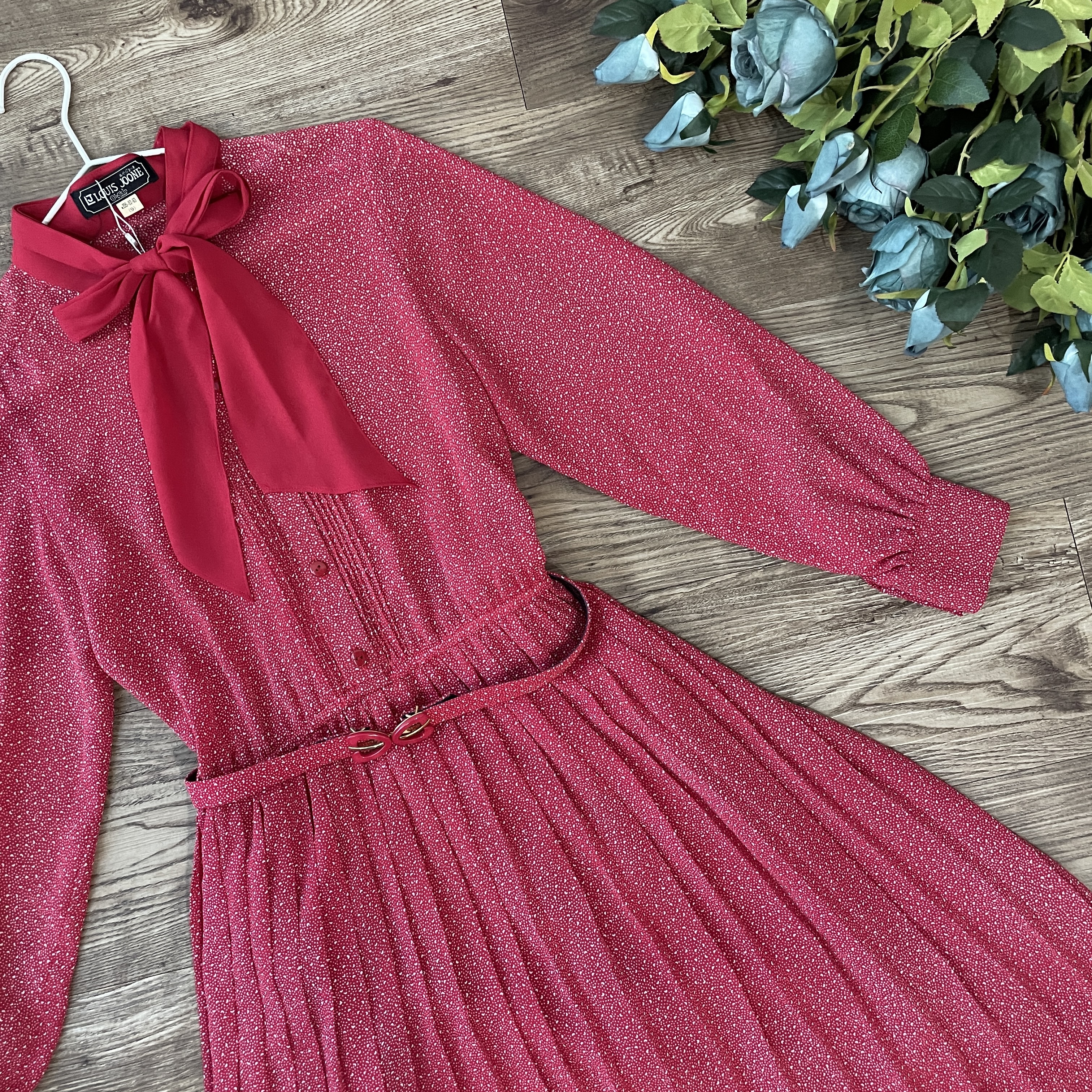 紅色配白波點連身裙