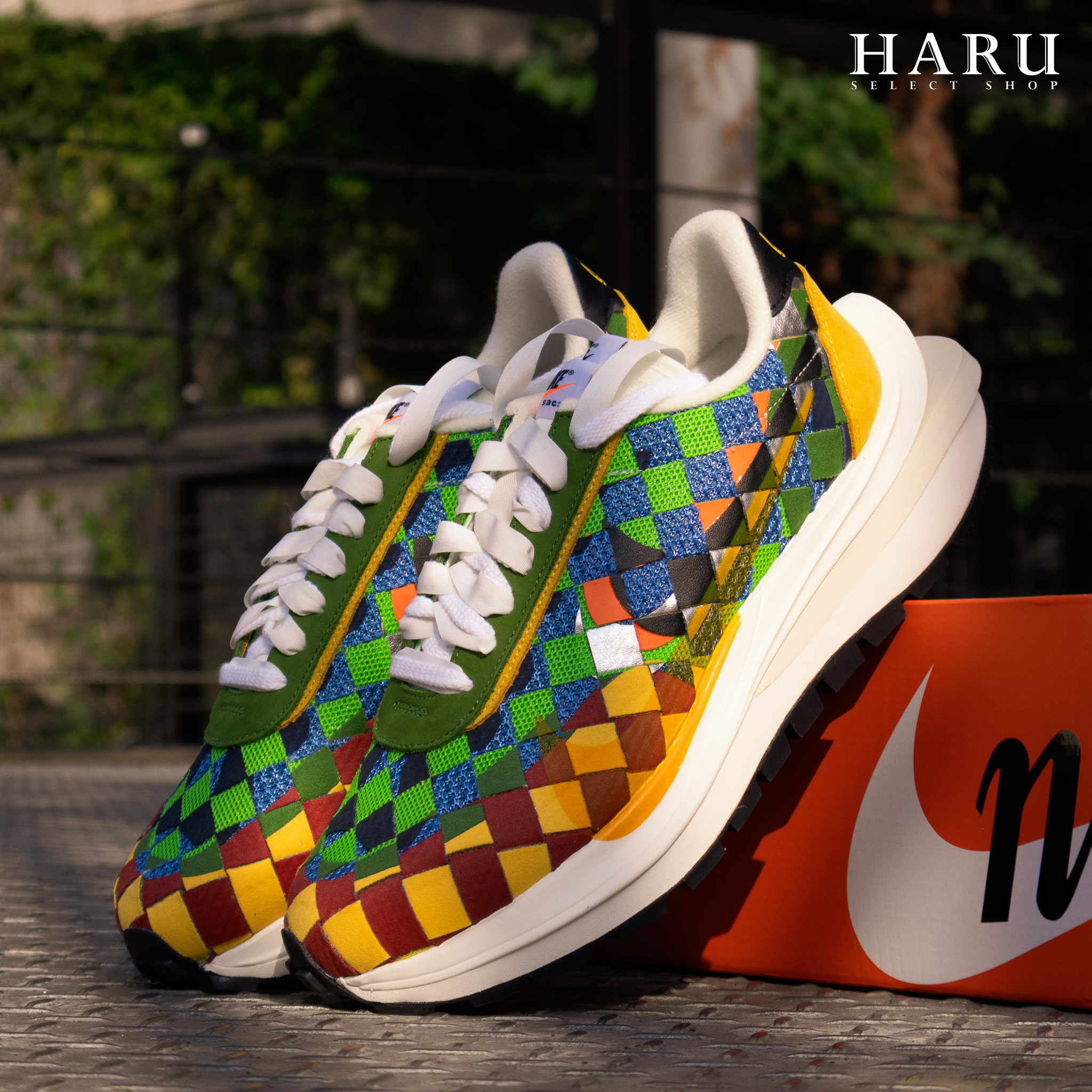 三方聯名 Sacai x Jean Paul Gaultier x Nike Woven 編織 解構 米白 綠黃紅 休閒鞋 男女同款 DR5209-100 DR5209-300