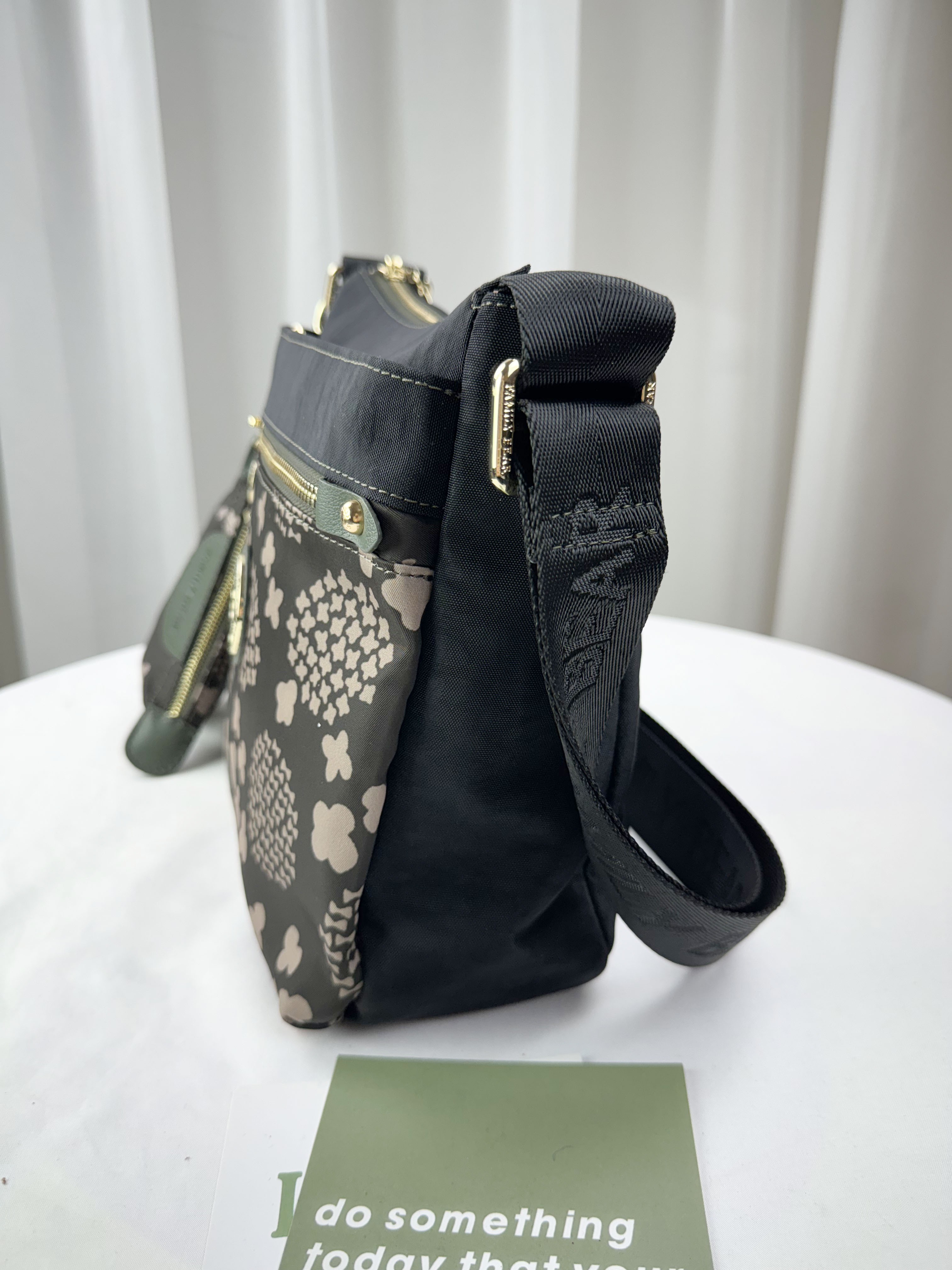 FamilyBear 墨綠圖騰防潑水肩背包 / 側背包 附零錢包 #2676