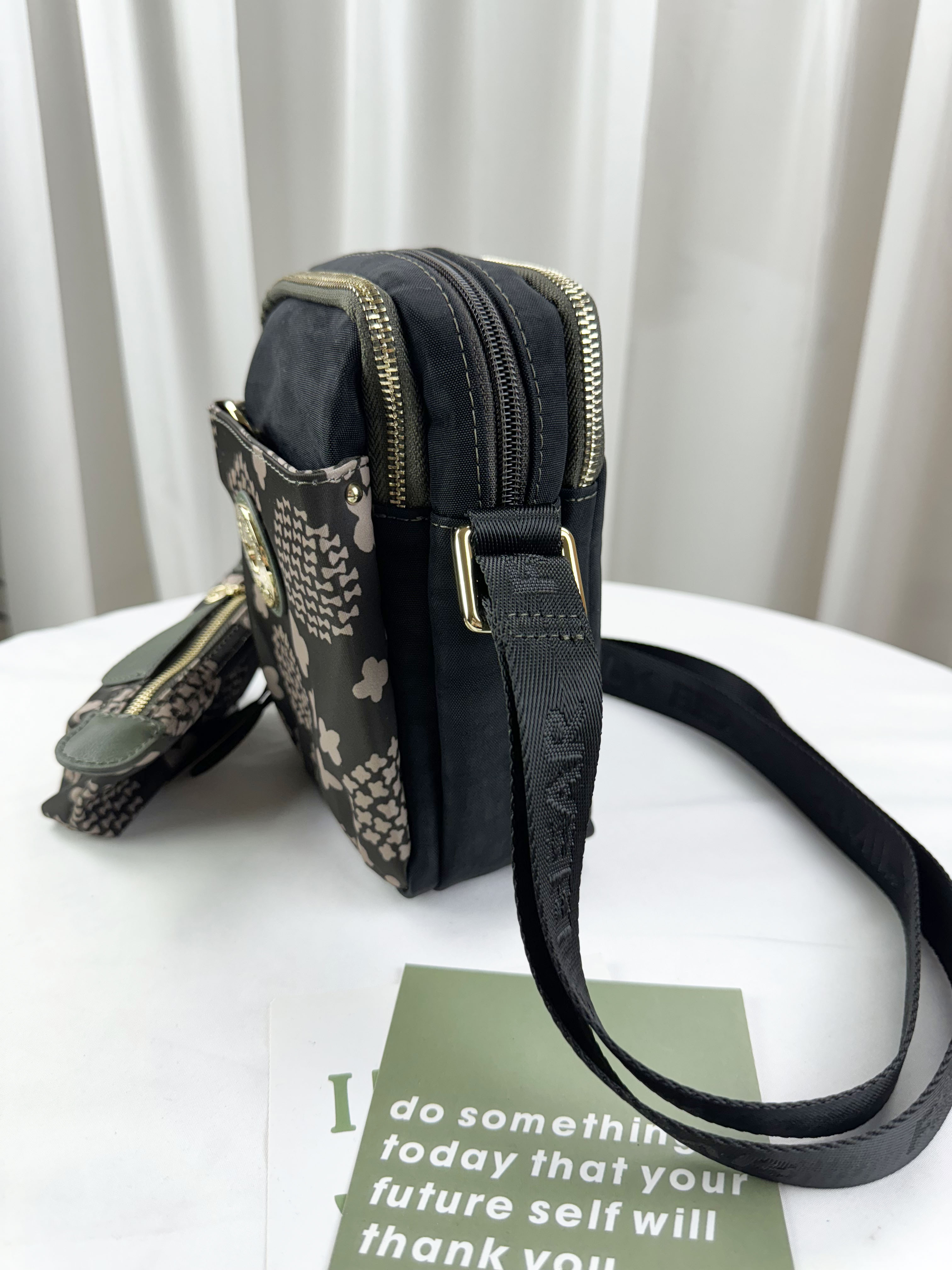 FamilyBear 墨綠圖騰防潑水側背包 附零錢包 #2499