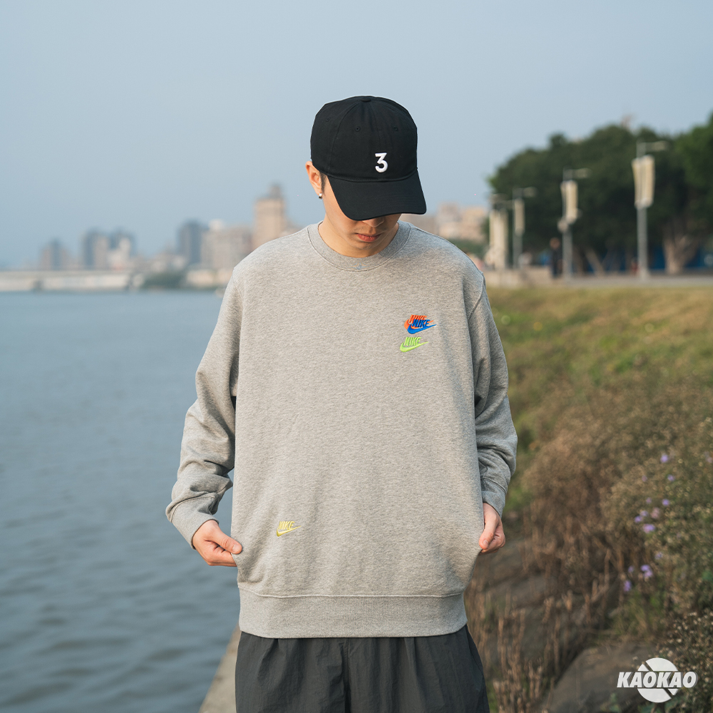 『現貨』NIKE 刺繡 長袖 三勾 刺繡 LOGO 大學T 大學衛衣 灰【DJ6915-063】