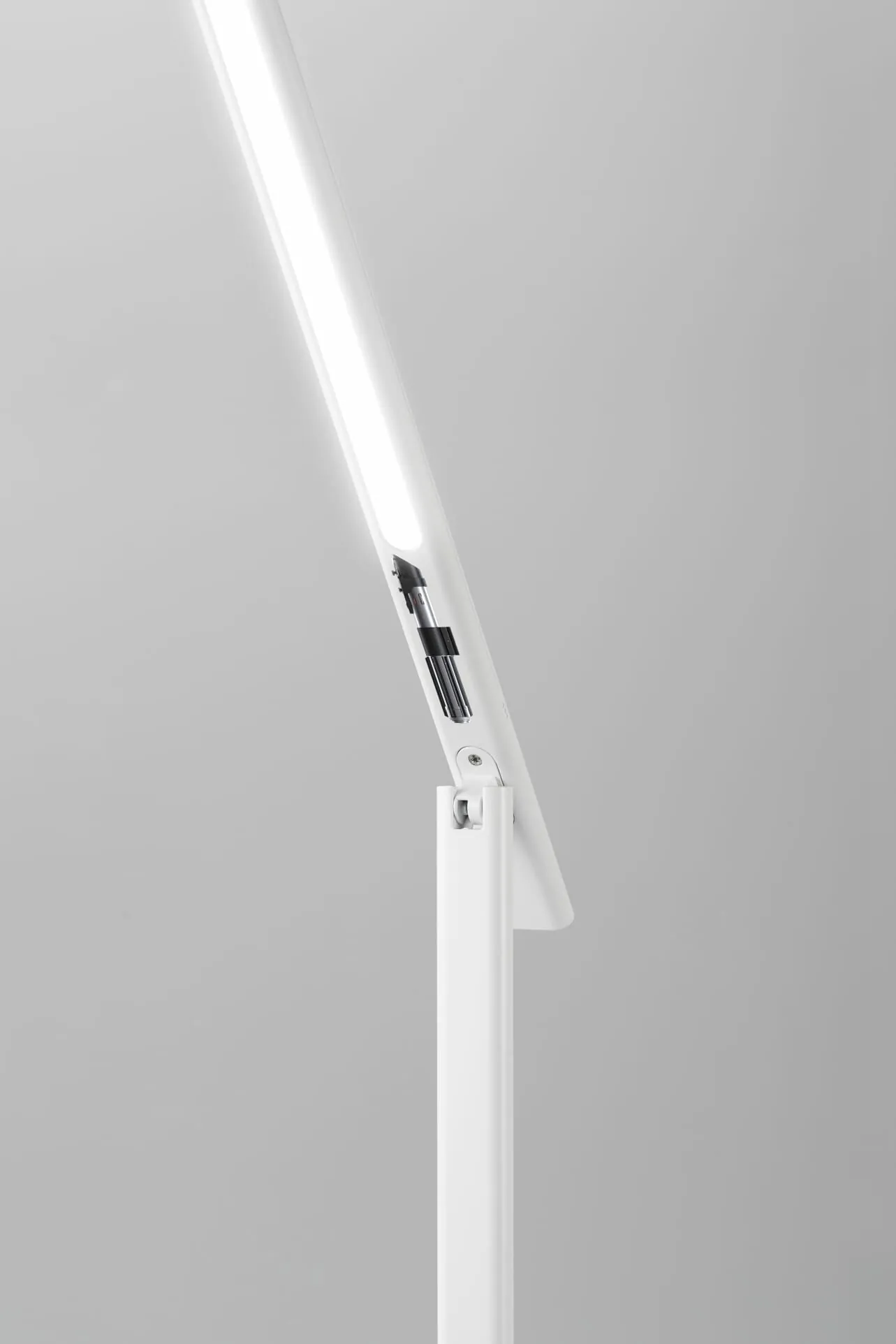 Momax Smart D Star Wars 智能檯燈連無線充電 QL6SUKWD1