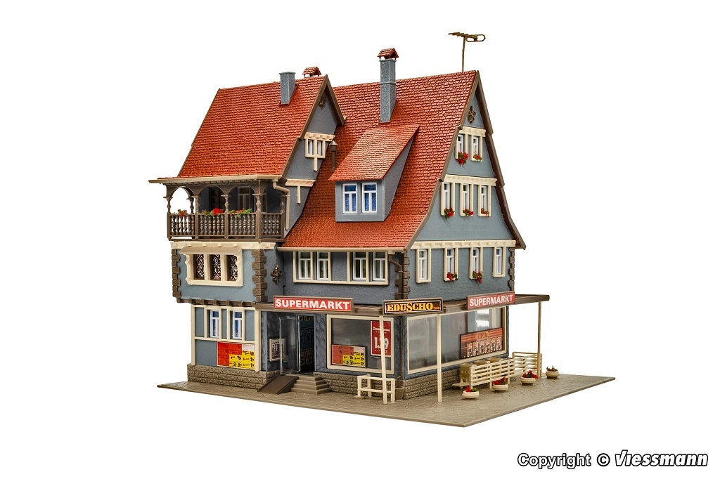 Vollmer 43660 HO scale, Supermarket with interior and LED lighting, functional kit