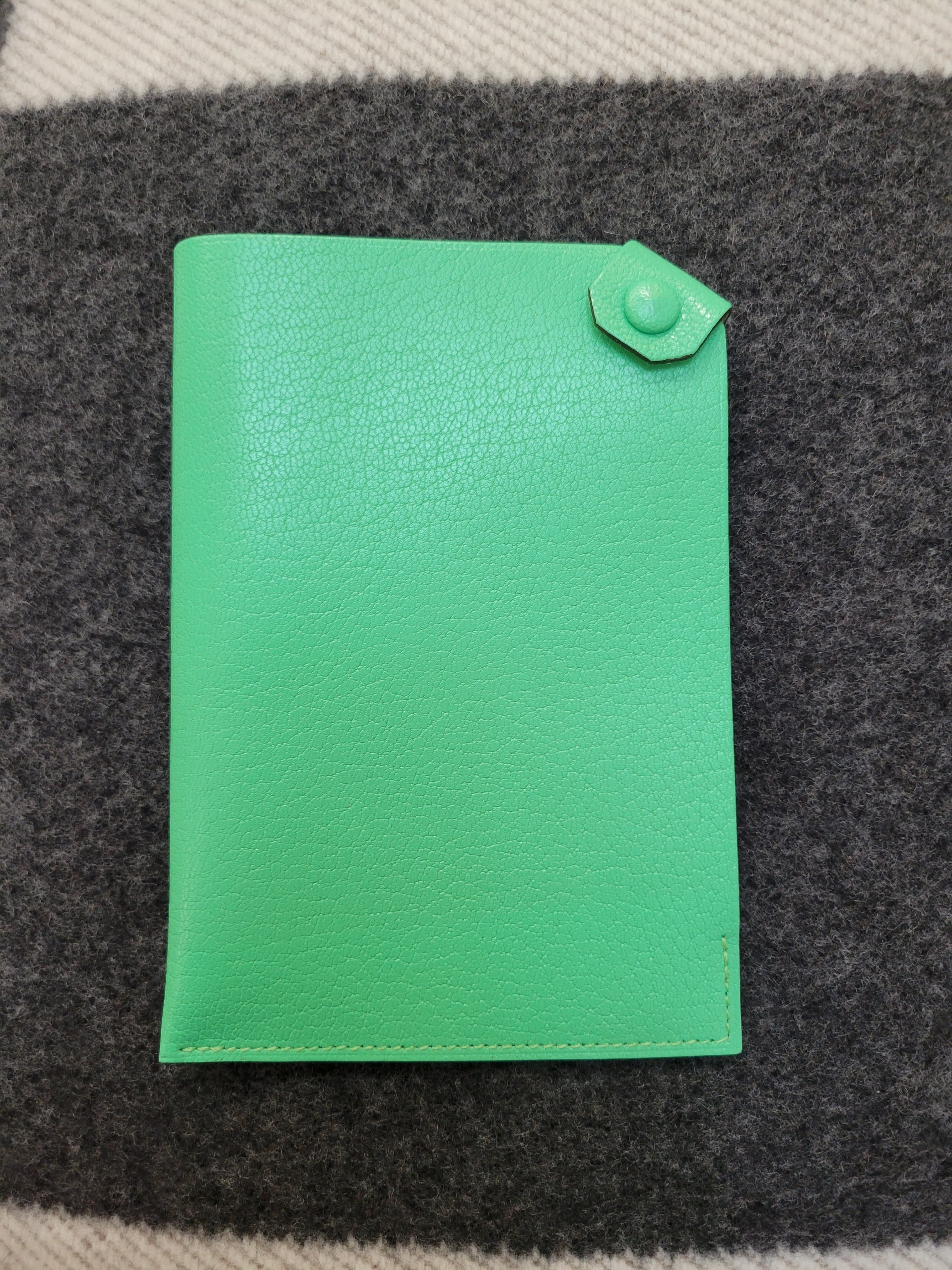 Hermes passport holder vert comics 漫畫綠(山羊皮)