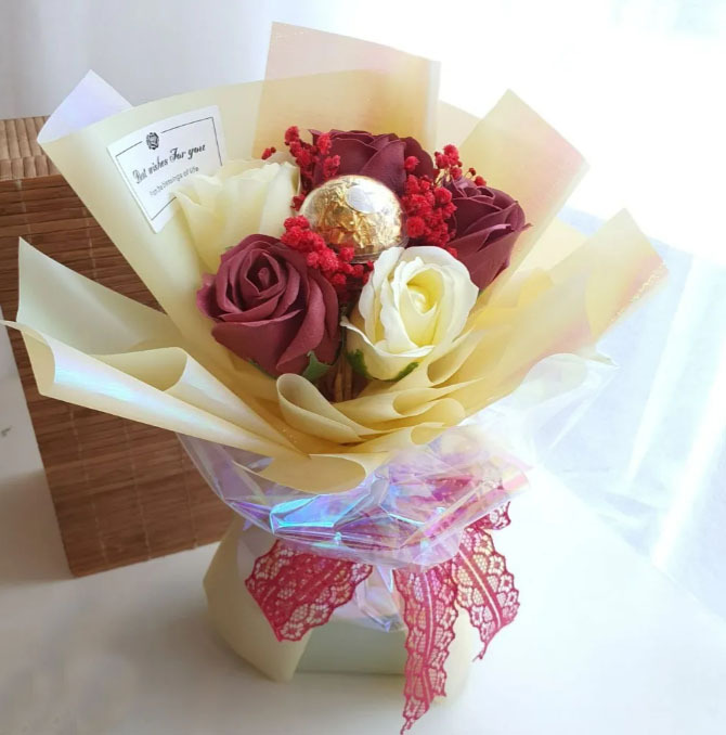 酒紅色6朵香皂花金莎花束,6朵花語代表順利