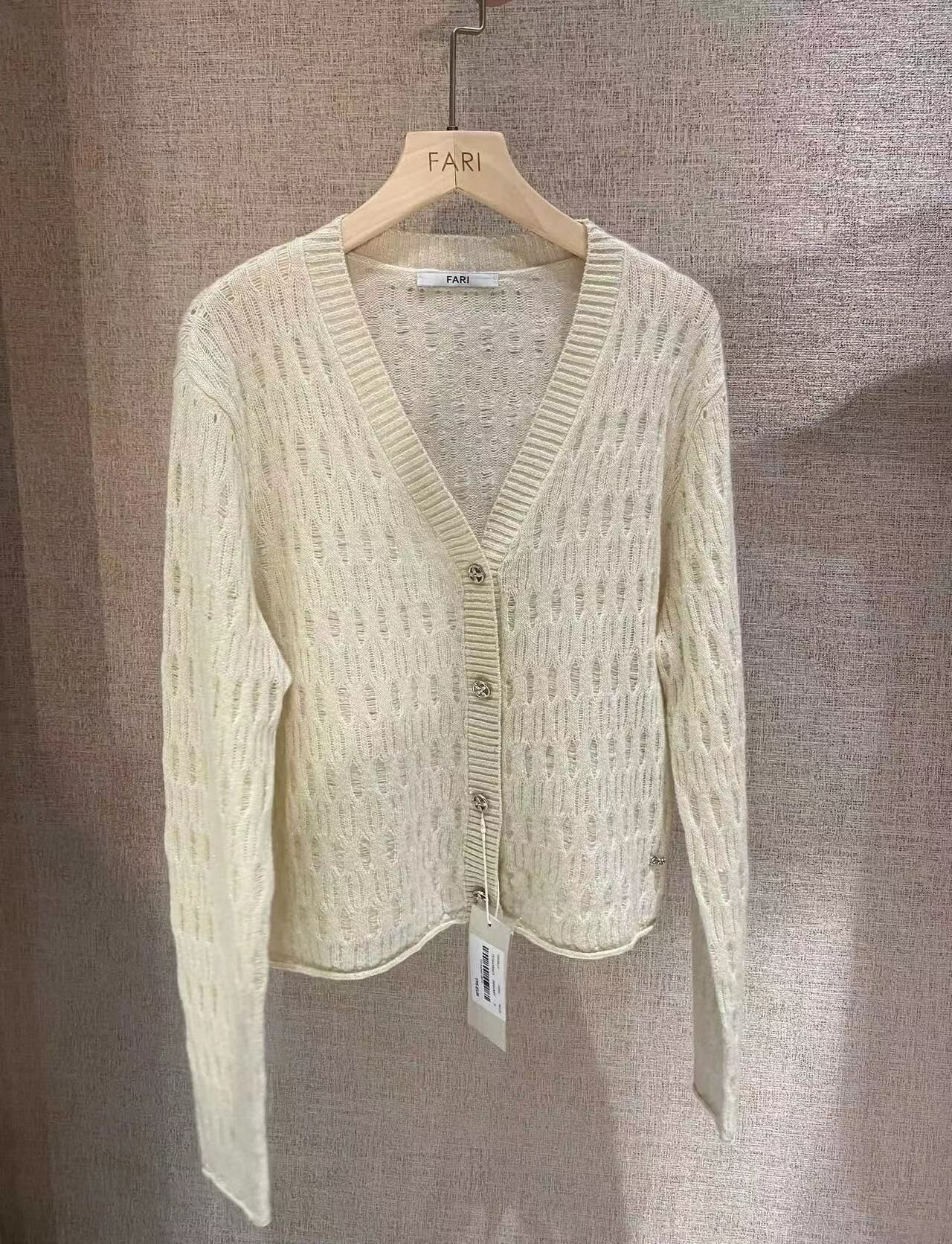 💛FARI JANUARY 鏤空小開衫 100% 山羊絨真係唔貴，感覺可以配很多衣服 -T
