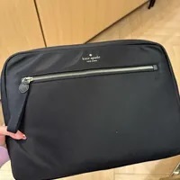 [S] KATE SPADE E070 CHELSEA KSNYL LAPTOP SLEEVE W STRAP,BLACK, 196021319037 (SKS886)
