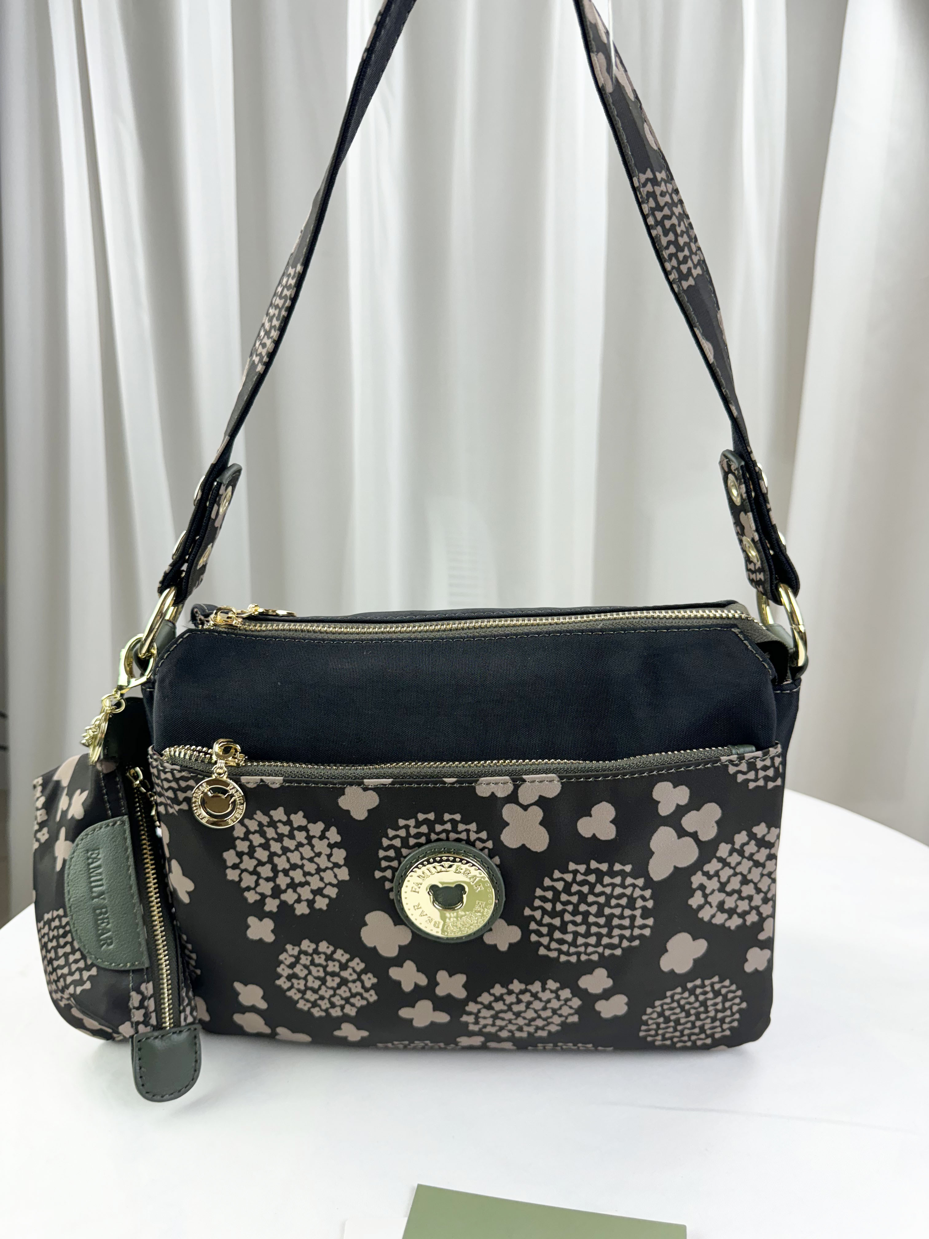 FamilyBear 墨綠圖騰防潑水肩背包 / 側背包 附零錢包 #29259