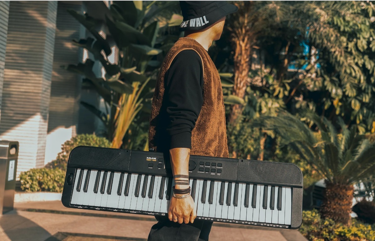 NUX NEK100 PIANO BUSKING KEYBOARD 電子琴 內置電池,非常輕 ,藍芽