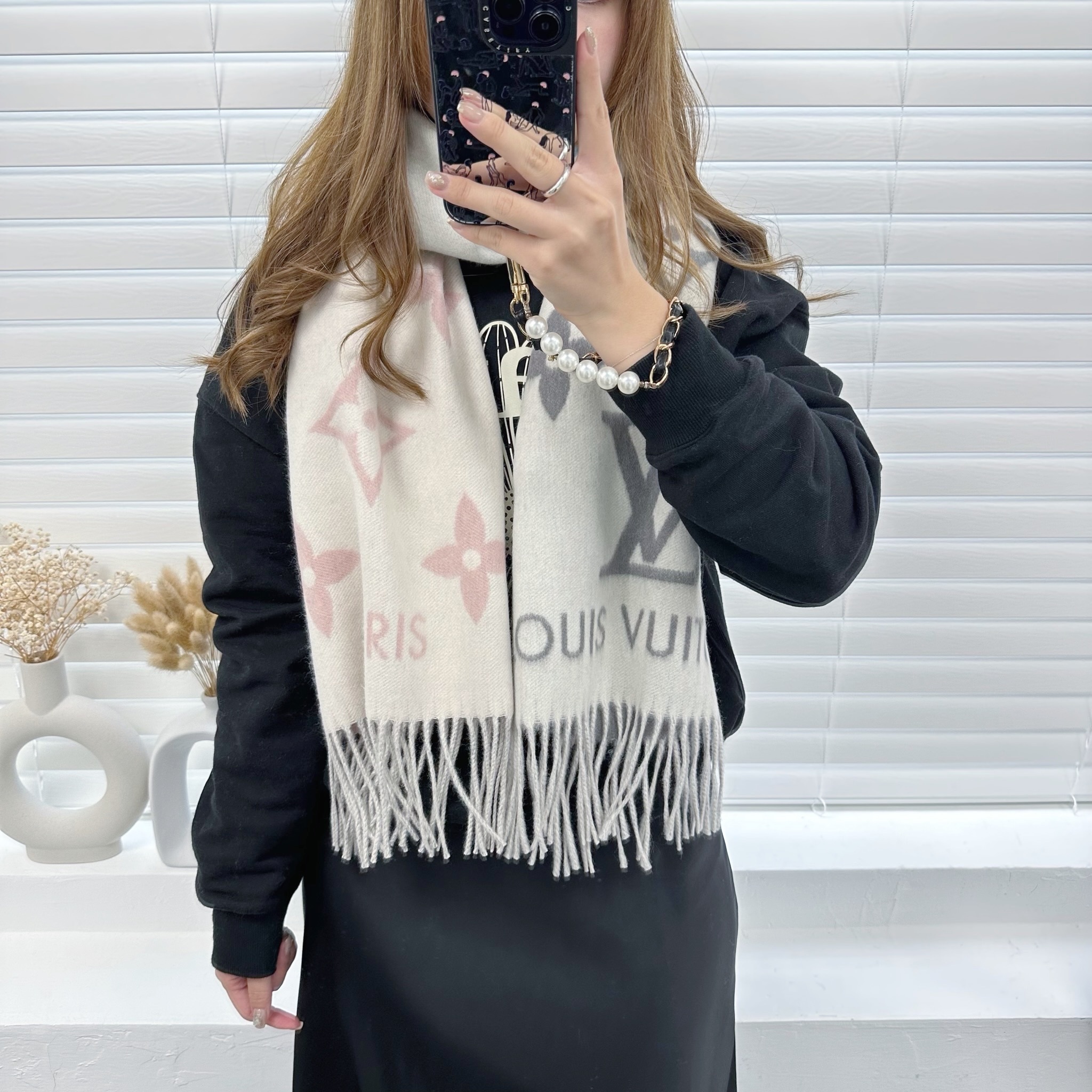 LV Reykjavik Gradient Scarf