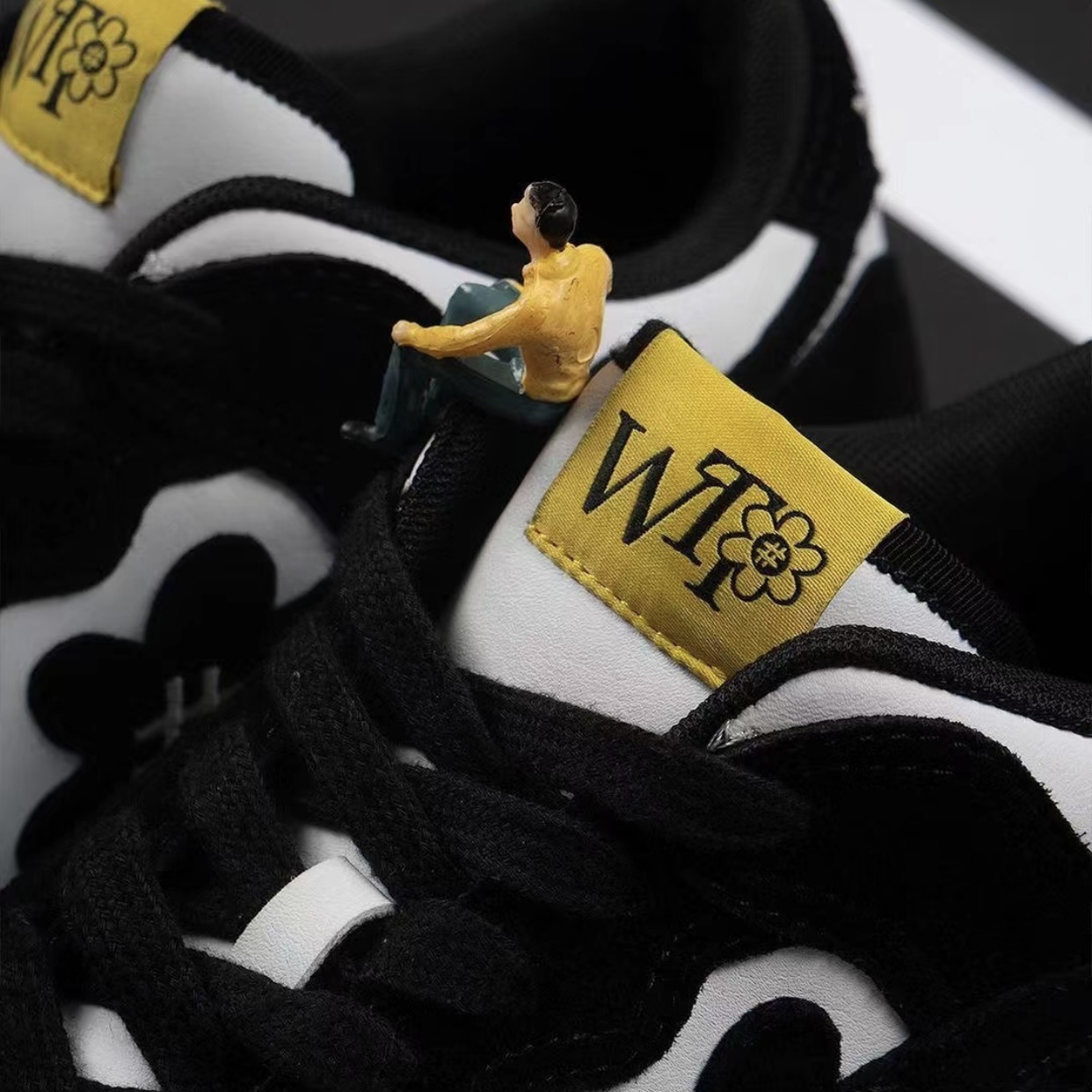 WATER THE PLANT MONO 日本限定 奶油底 麂皮 刺繡 復古 熊貓