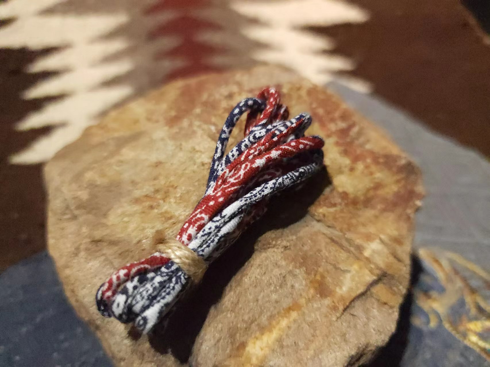 YVES 古布繩-黑紅拼布腰果花