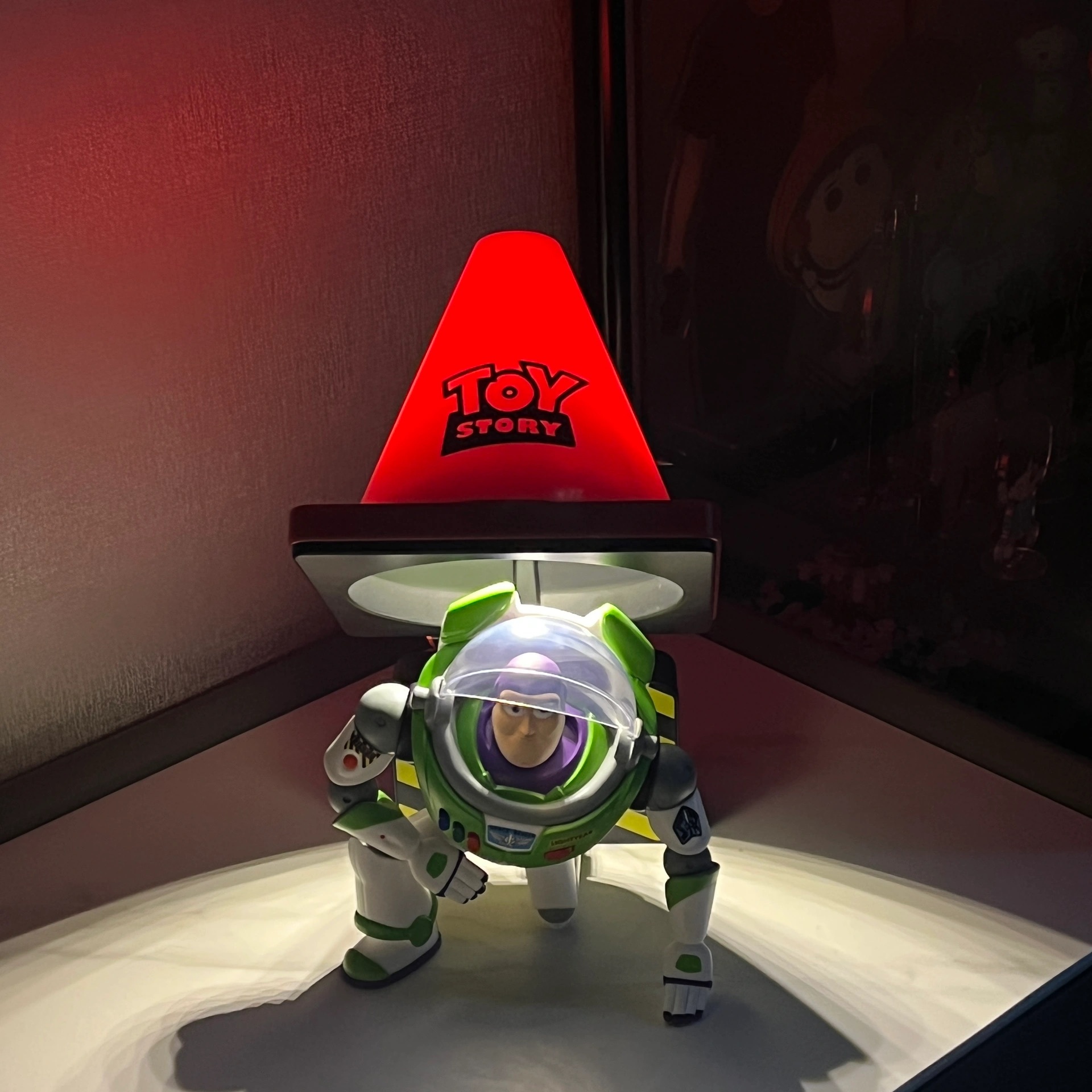 迪士尼 官方授權 DISNEY PIXAR 皮克斯 玩具總動員 巴斯光年 路障燈 三角錐 夜燈 檯燈 / 預購