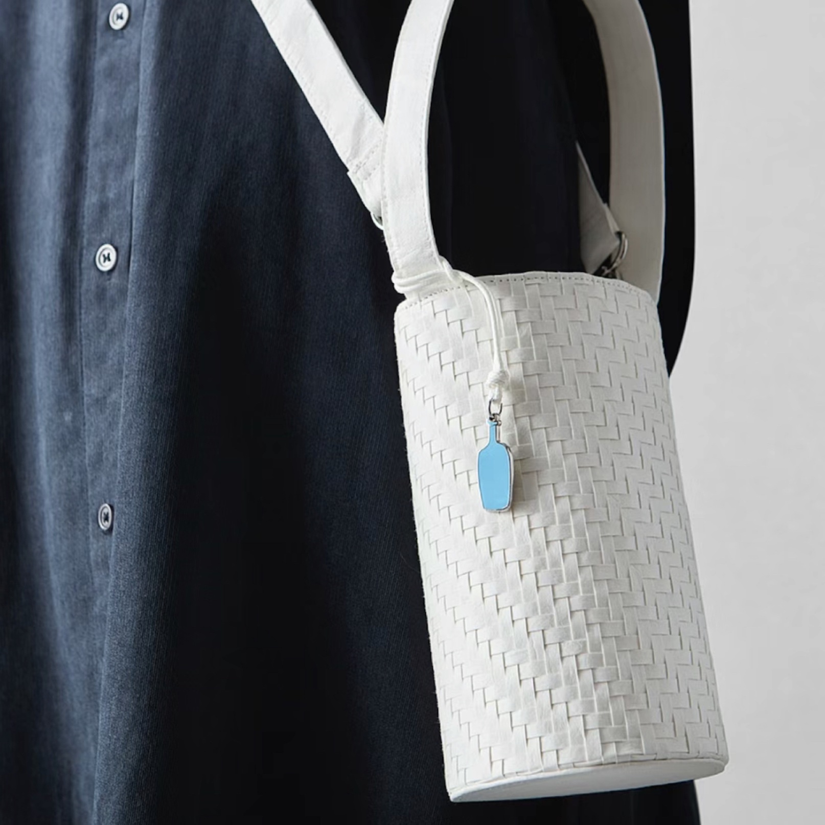 【24H出貨】𝗕𝗹𝘂𝗲 𝗕𝗼𝘁𝘁𝗹𝗲 藍瓶純白編織提袋