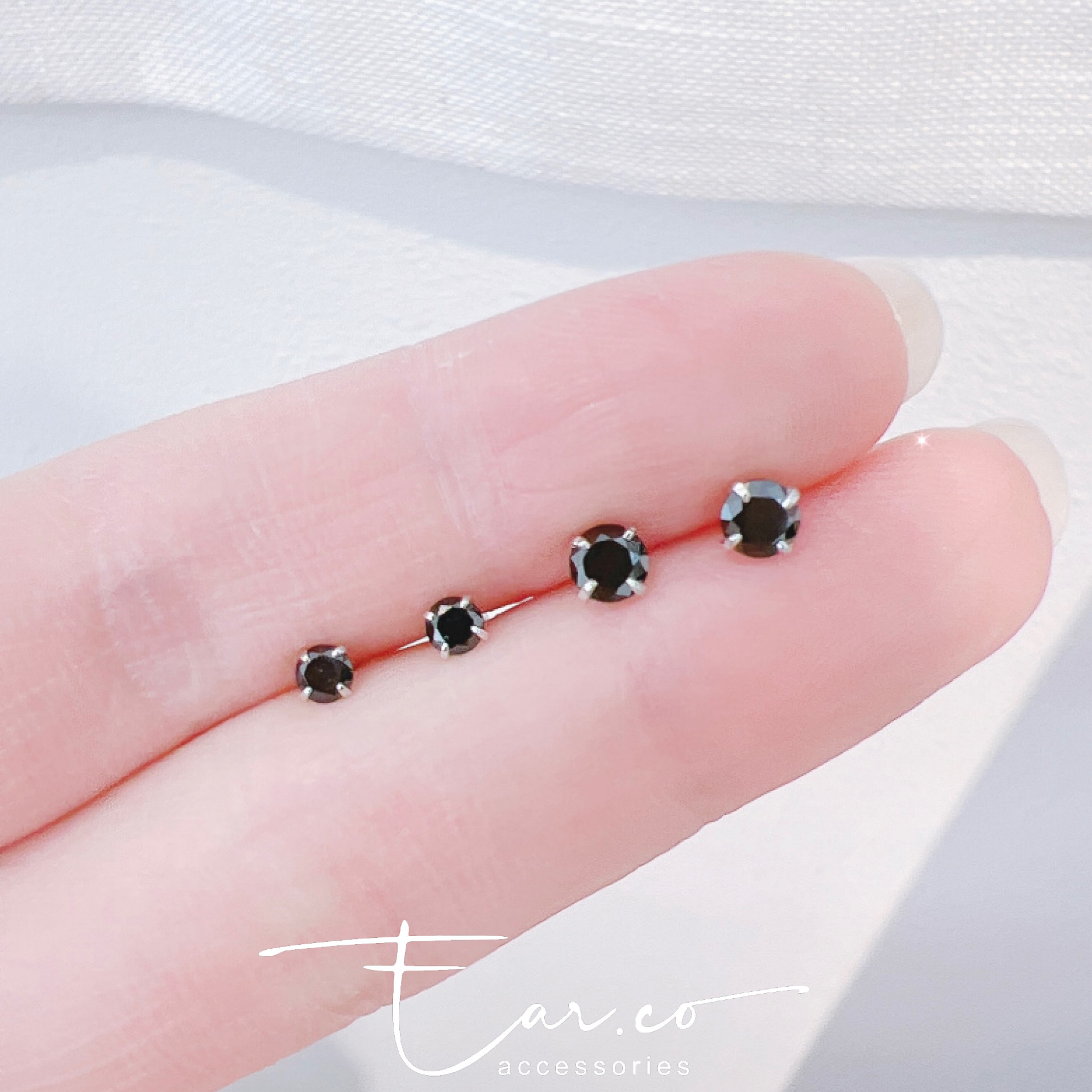 四爪黑色鋯石純銀耳珠/耳骨釘 [一對] #P043