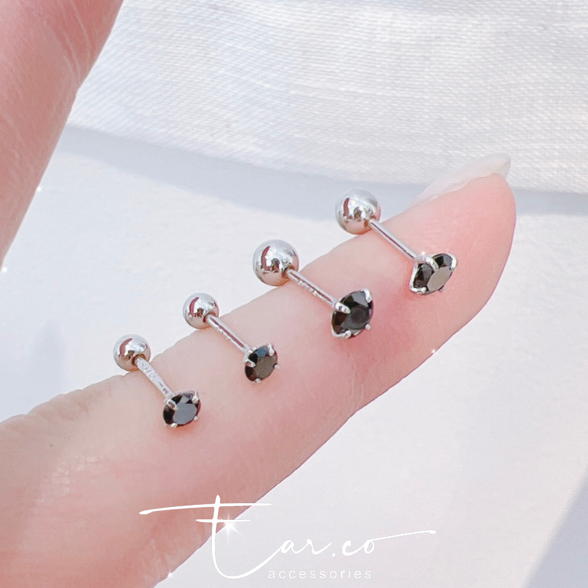 四爪黑色鋯石純銀耳珠/耳骨釘 [一對] #P043