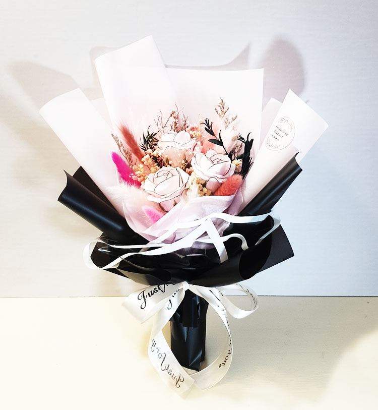 3朵黑描邊粉紅玫瑰香皂花乾燥花束