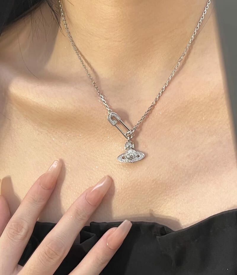 西太后 Vivienne Westwood 別針土星項鍊