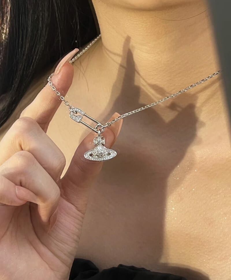 西太后 Vivienne Westwood 別針土星項鍊