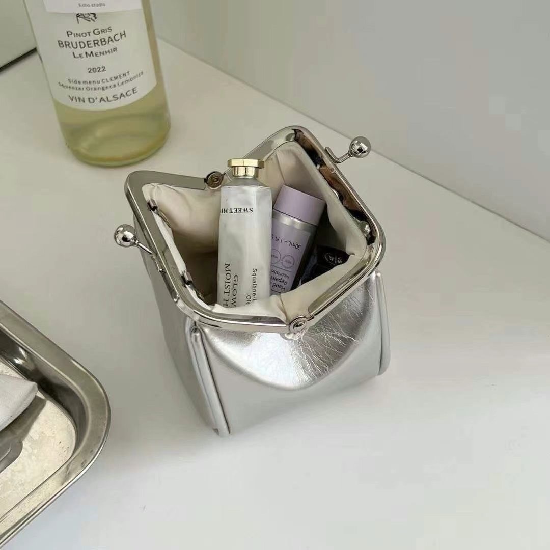 可愛銀色小物包