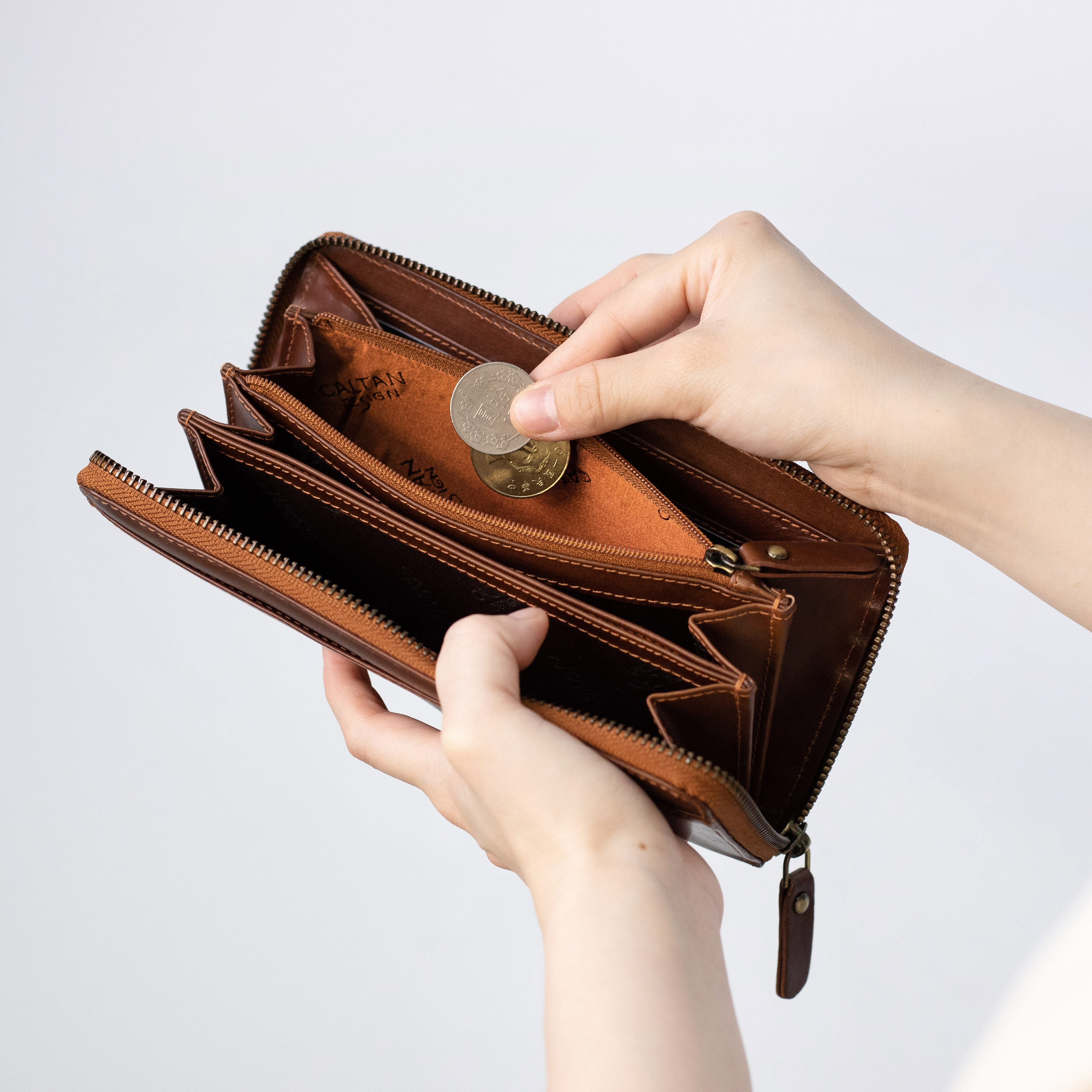 ㄇ型拉鍊式名媛風真皮長夾-五色(072009)