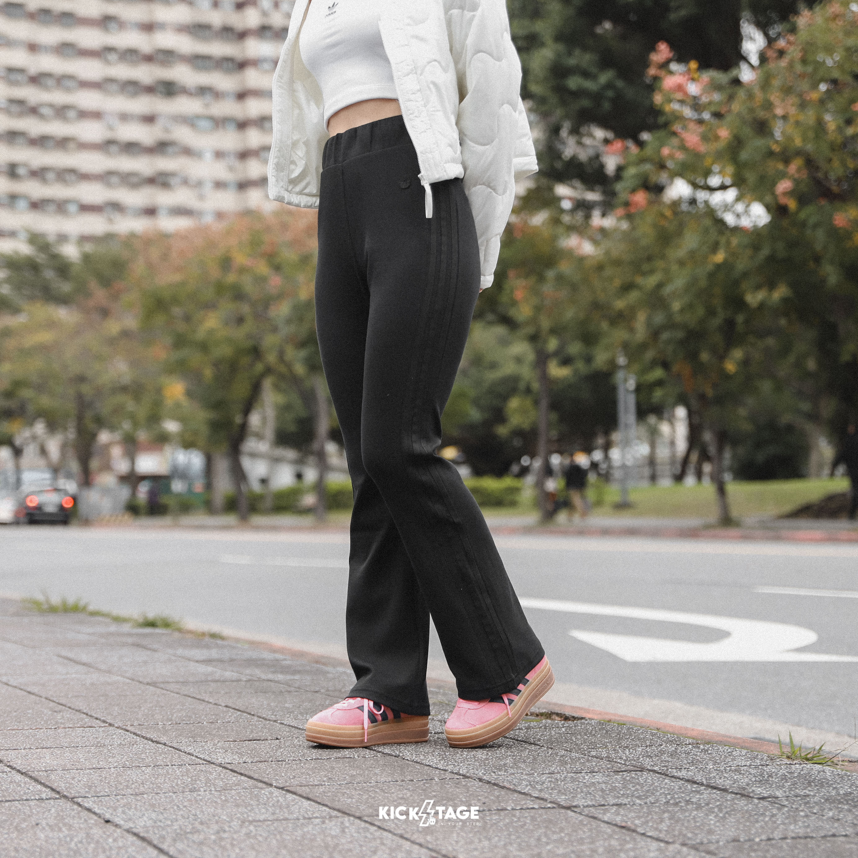 **特價商品售出不退換**女款 ADIDAS FLARE TROUSERS 黑色 三線 刺繡 微喇叭 復古 運動 長褲【HY1359】